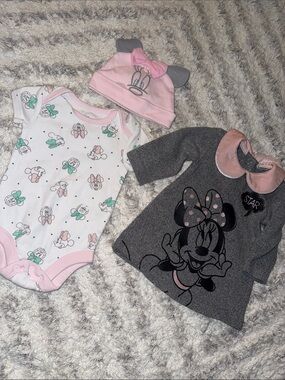 0/3m vintage Disney Minnie Mouse Pink & Gray Baby One-Piece Set